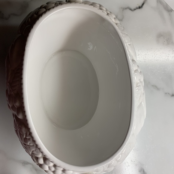 Beautiful Belize embossed bowl - Picture 5 of 7